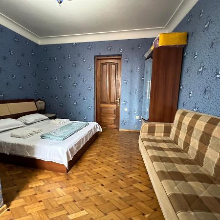 Twins Guest House Batoemi Buitenkant foto