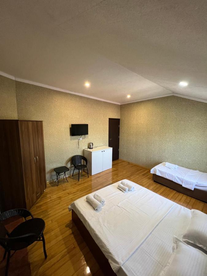 Twins Guest House Batoemi Buitenkant foto