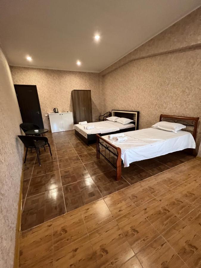 Twins Guest House Batoemi Buitenkant foto