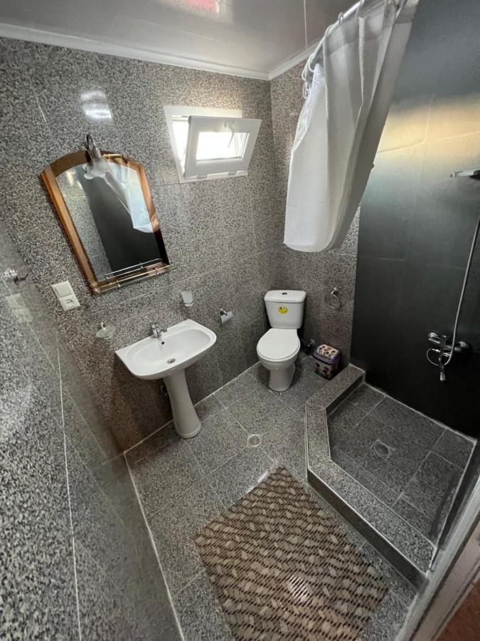 Twins Guest House Batoemi Buitenkant foto