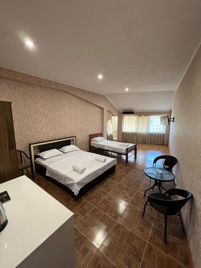 Twins Guest House Batoemi Buitenkant foto