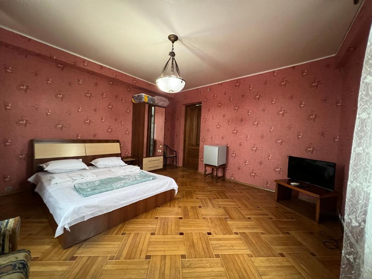 Twins Guest House Batoemi Buitenkant foto