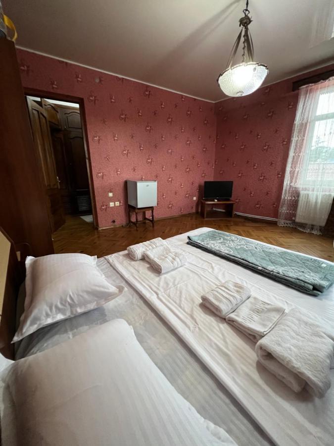 Twins Guest House Batoemi Buitenkant foto