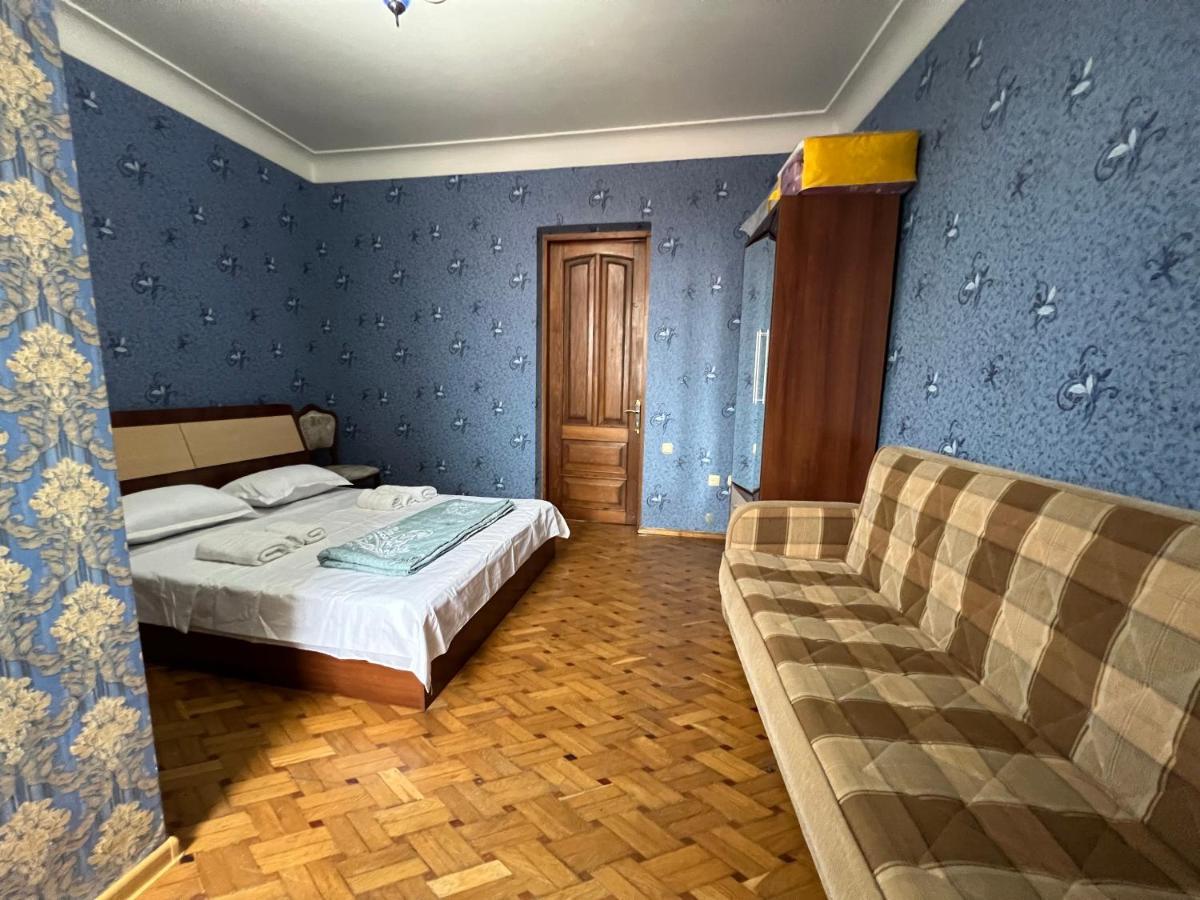 Twins Guest House Batoemi Buitenkant foto