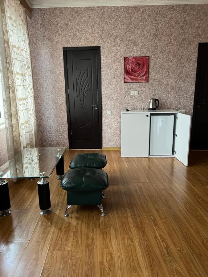 Twins Guest House Batoemi Buitenkant foto