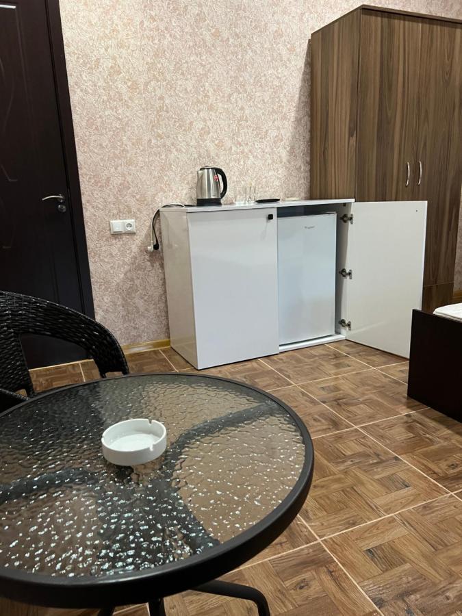 Twins Guest House Batoemi Buitenkant foto